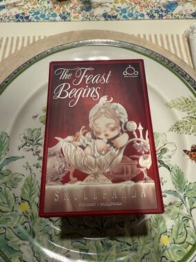 Skullpanda the feast begins. The dinner knife.